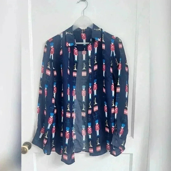 J. McLaughlin silk Louis toy soldier novelty Christmas art to wear Top NEW - Picture 5 of 5